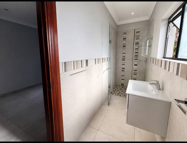 3 BEDROOM FREEHOLD TO LET IN SALT ROCK